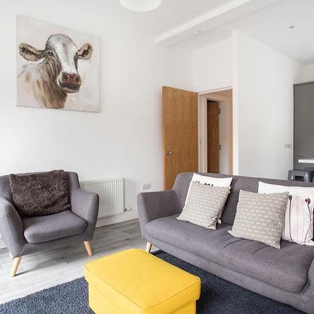 Modern Luxury Apartment, Sleeps 6, Best Location Belfast Exterior photo