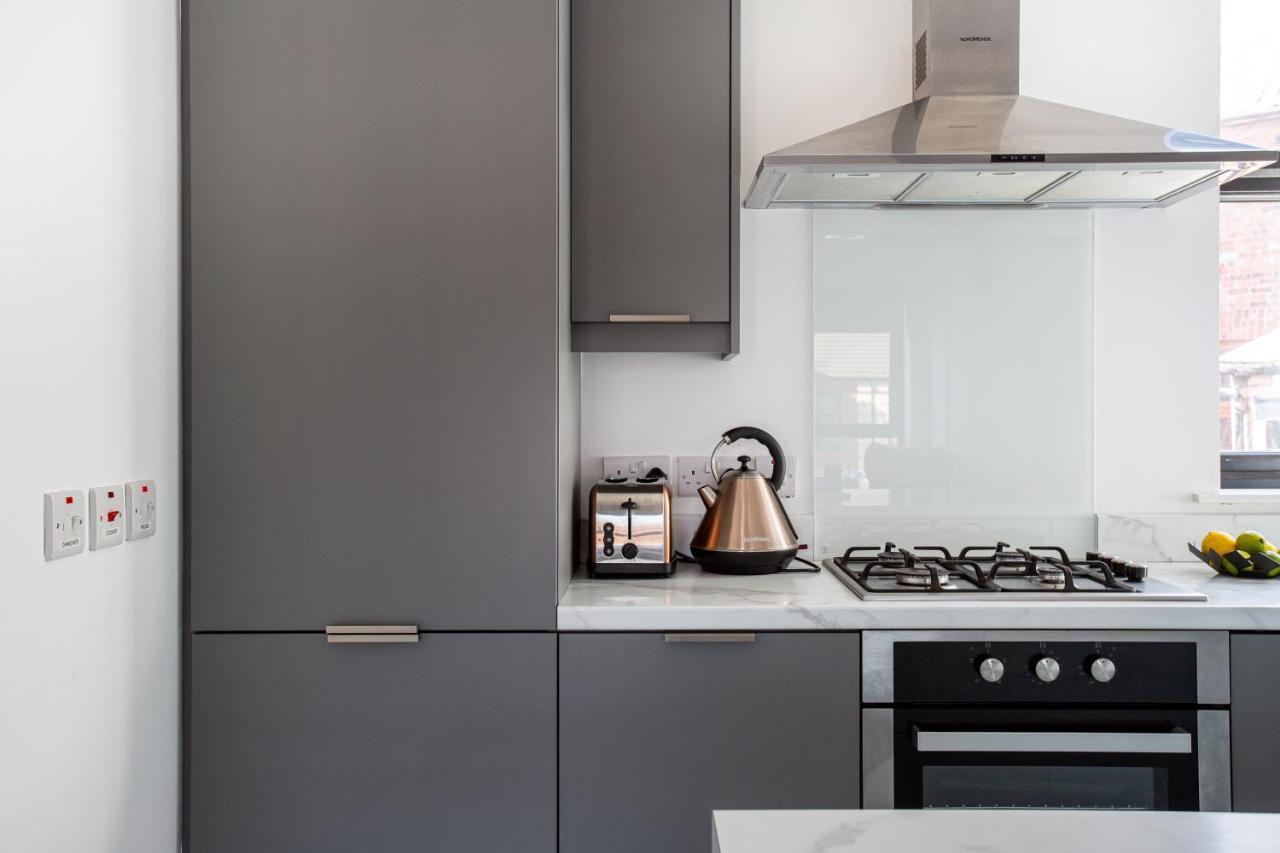 Modern Luxury Apartment, Sleeps 6, Best Location Belfast Exterior photo